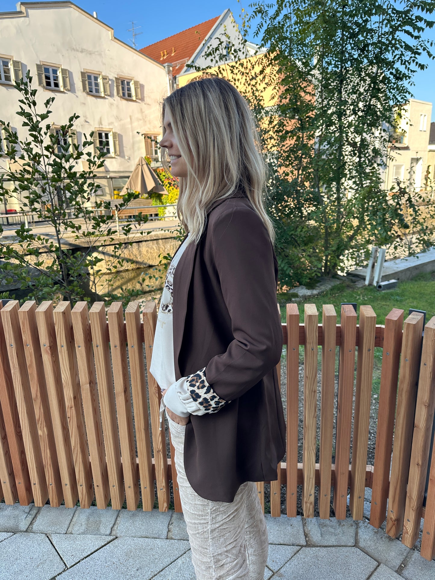 blazer in schokobraun mit leoeinsatz