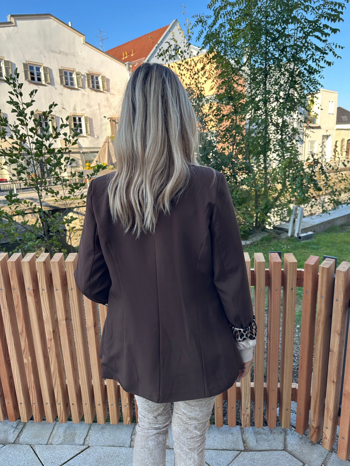 blazer in schokobraun mit leoeinsatz