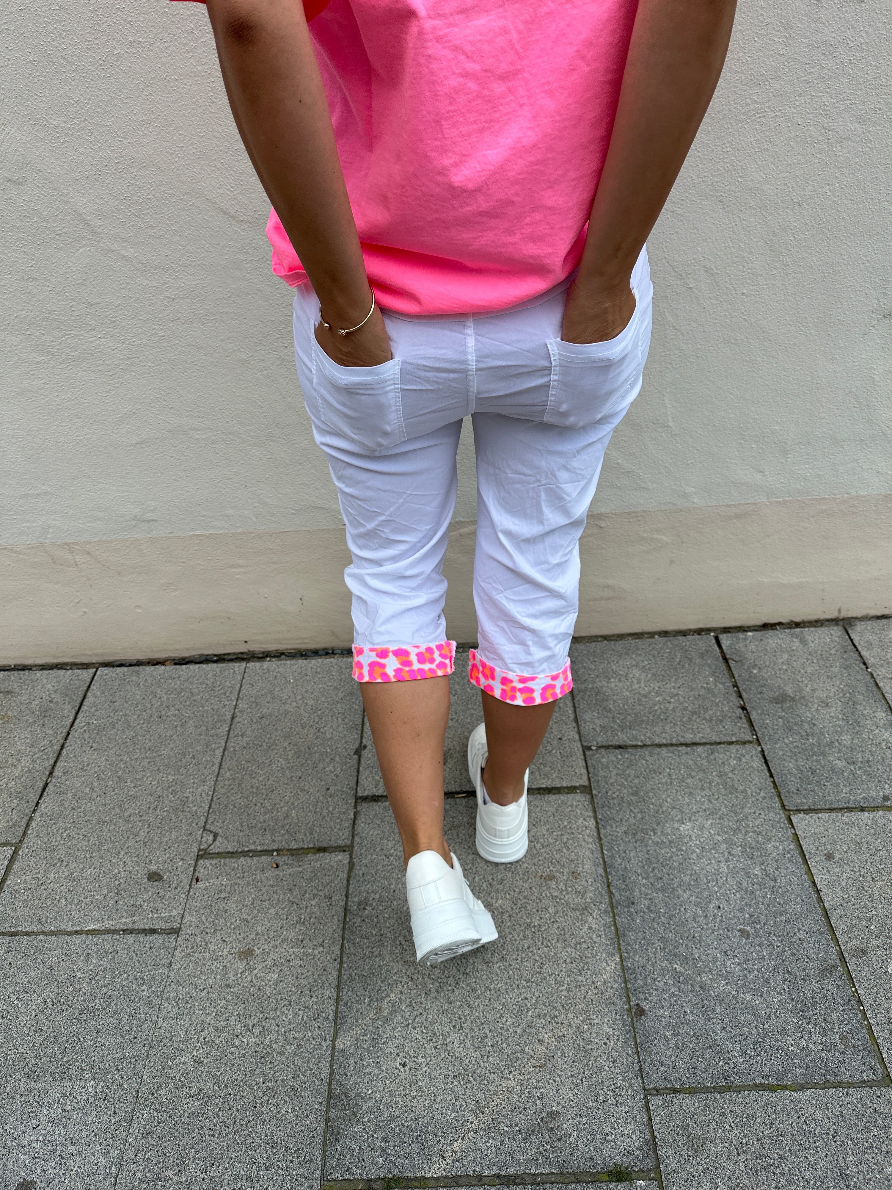 Hose Kurz mit Pink/Orangen Leo-Einsatz