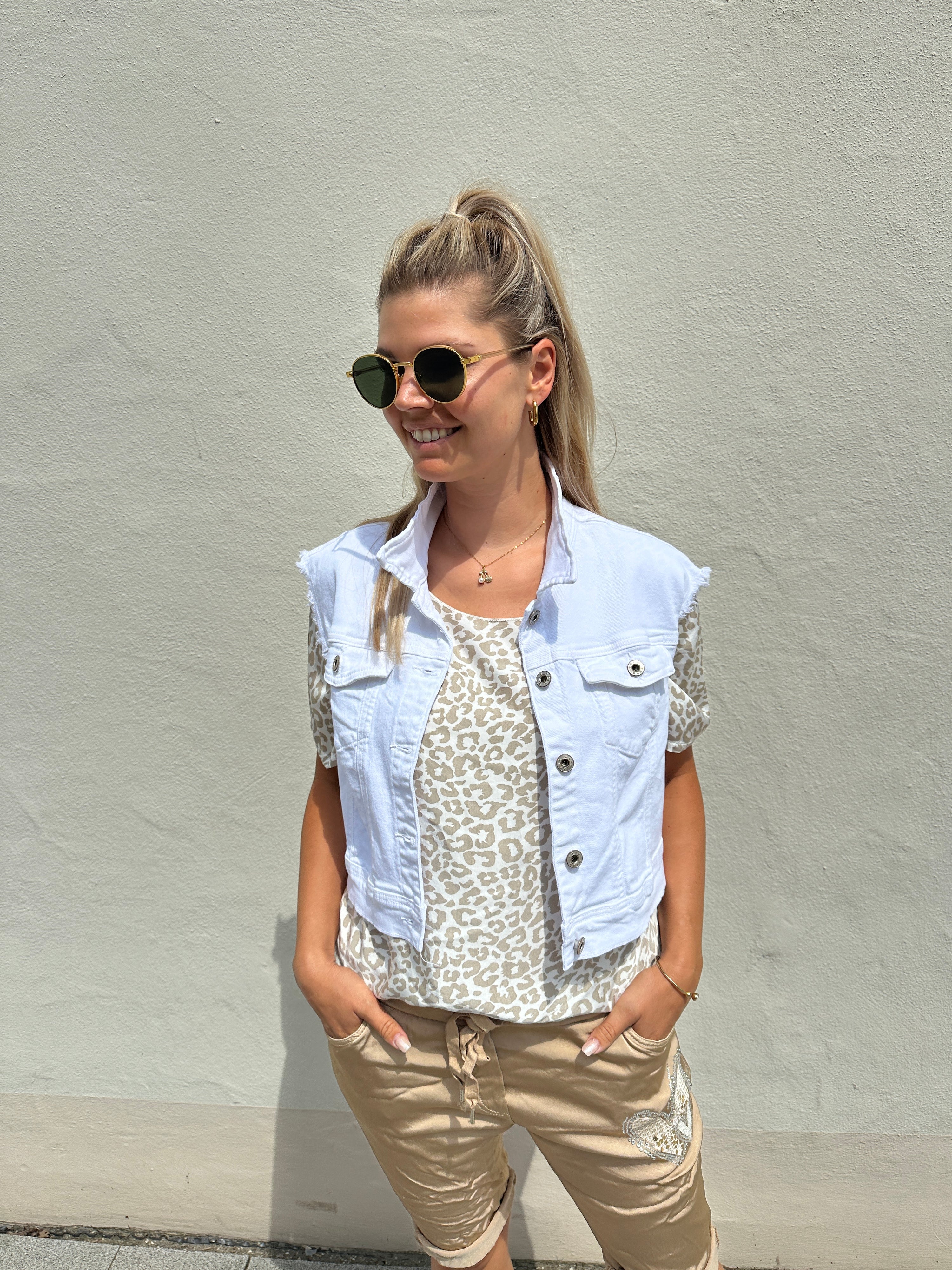 Jeansjacke ohne Arm in Weiß