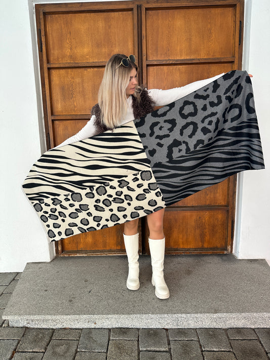 Schal in Schwarz/Grau mit Leo-Muster