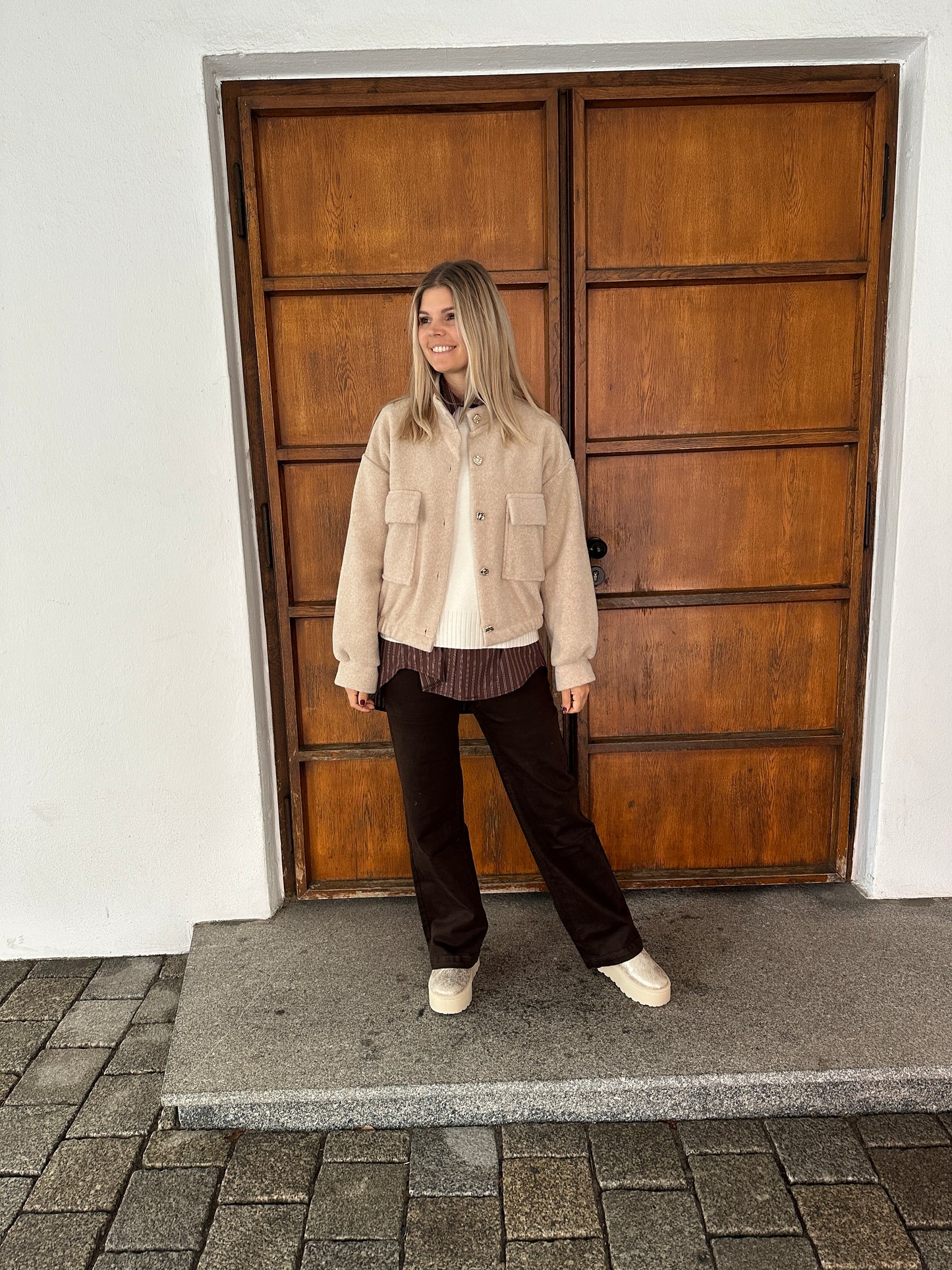 jeans mit weitem bein in schokobraun