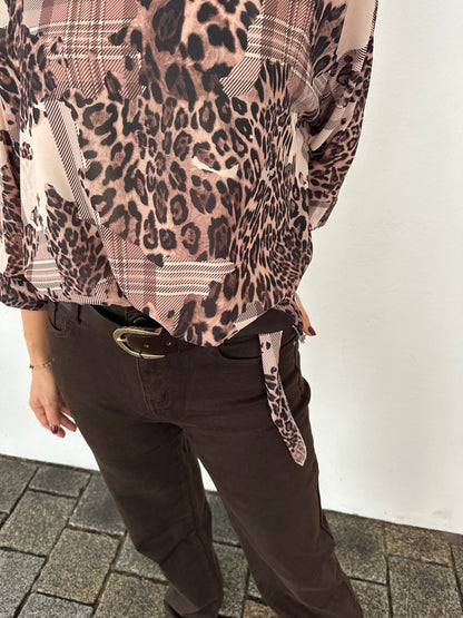 Bluse vorne seitlich zum binden in Schokobraun mit Leomuster