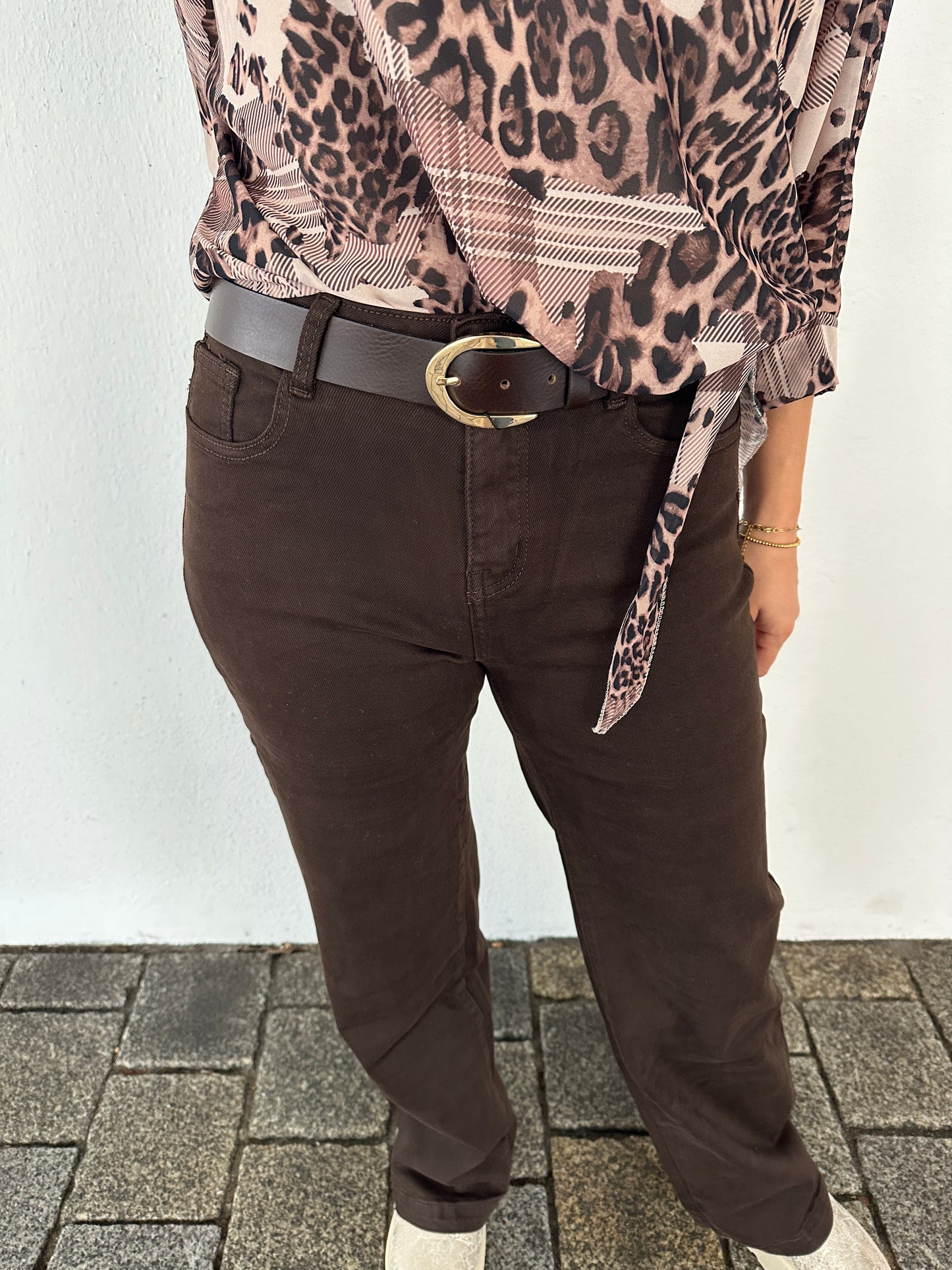 bluse vorne seitlich zum binden in schokobraun mit leomuster