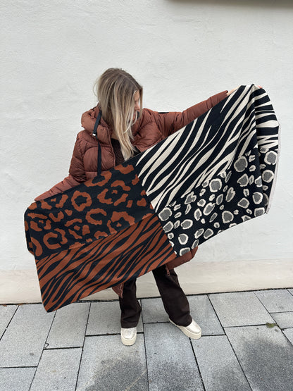 Schal in Rost/Wollweiß/Schwarz mit Leo