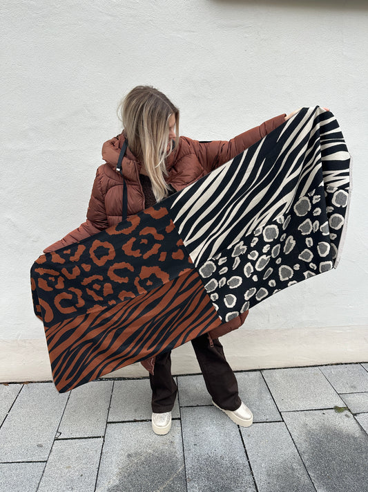 Schal in Rost/Wollweiß/Schwarz mit Leo