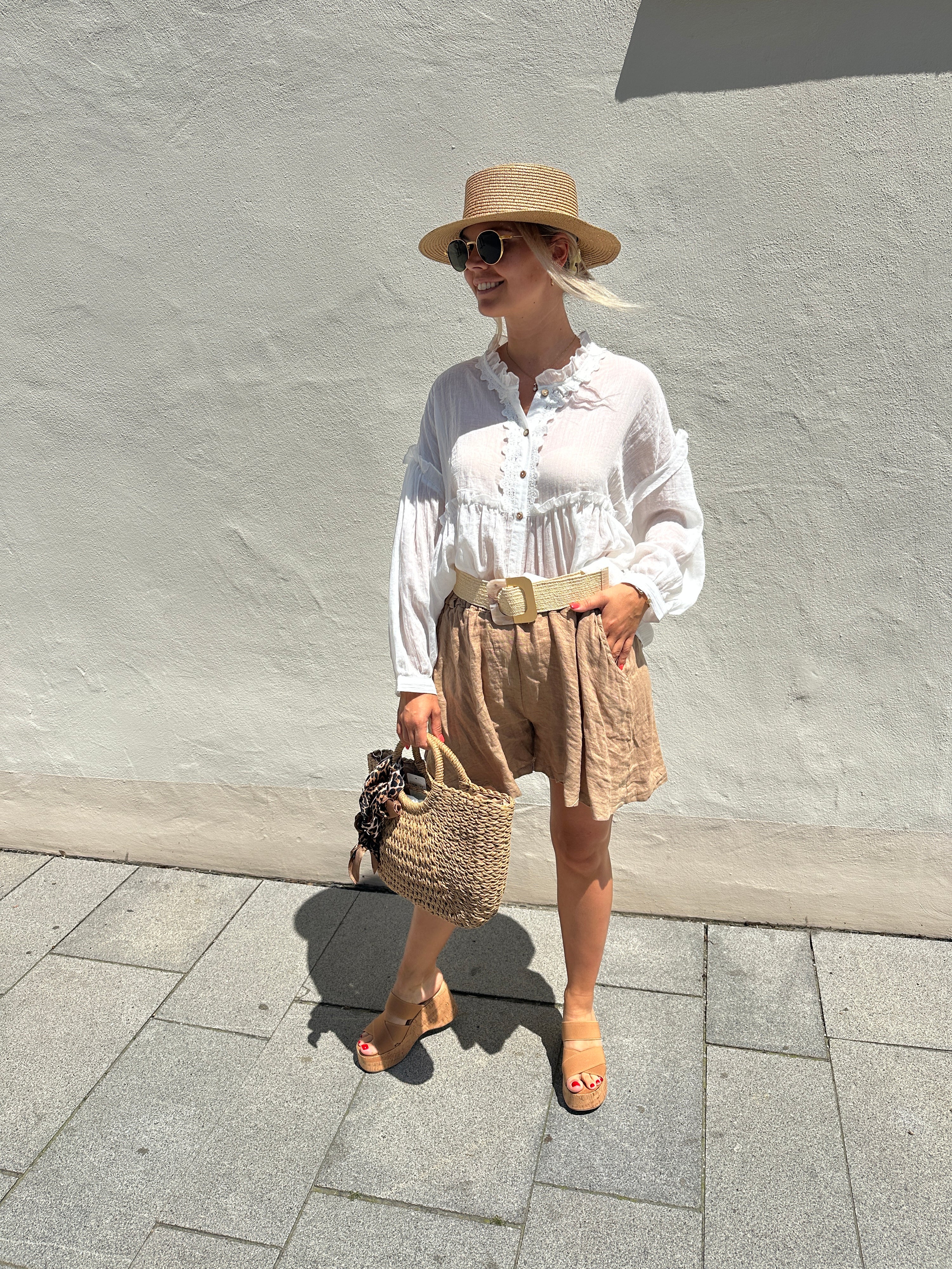 Kurze Leinenhose in Zimt