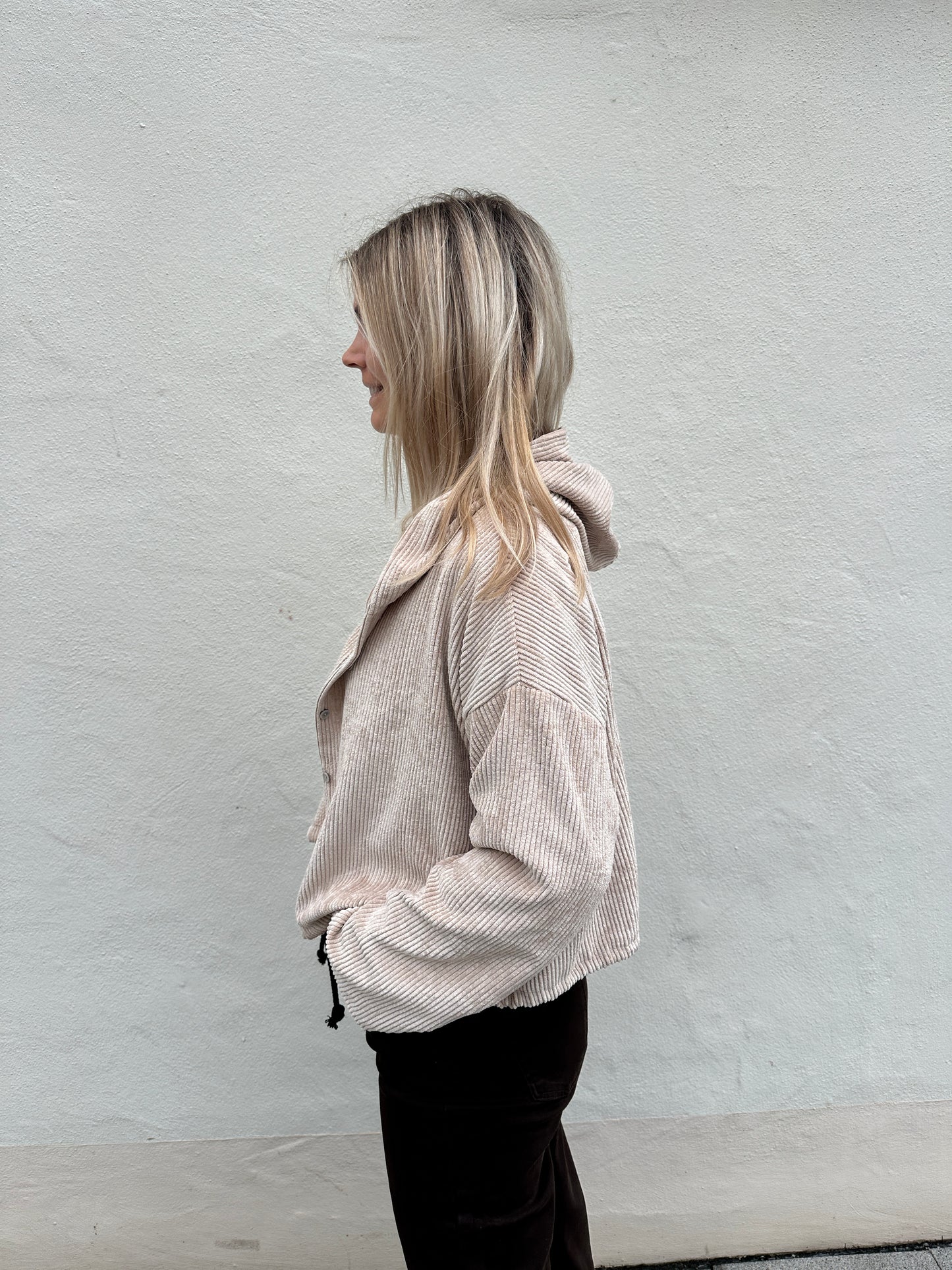 jacke in sand mit kapuze(cord)