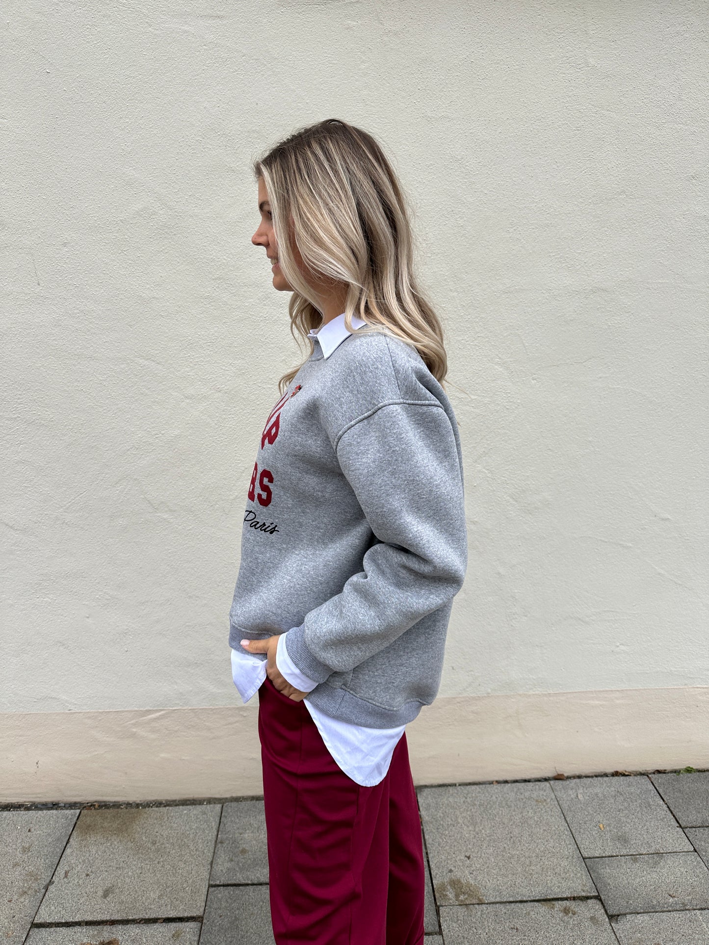 pullover in grau