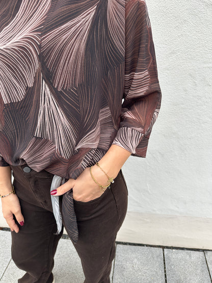 Bluse vorne seitlich zum binden in Schokobraun mit Muster