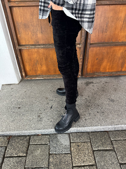 Hose in Schwarz Samt-Optik