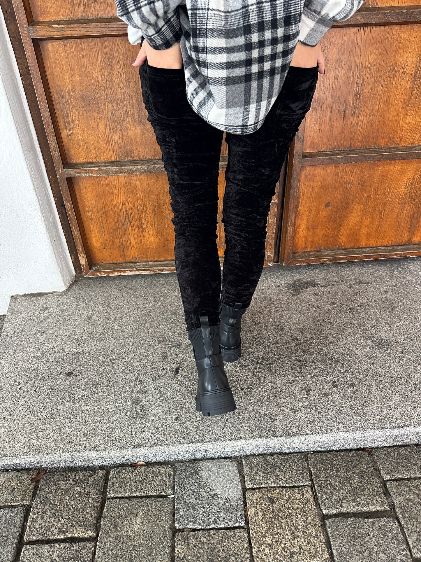 hose in schwarz samt-optik