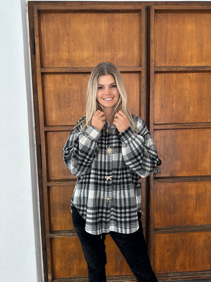 Bluse in Schwarz/Wollweiß (Karo) mit goldenen Spangen sind abnehmbar