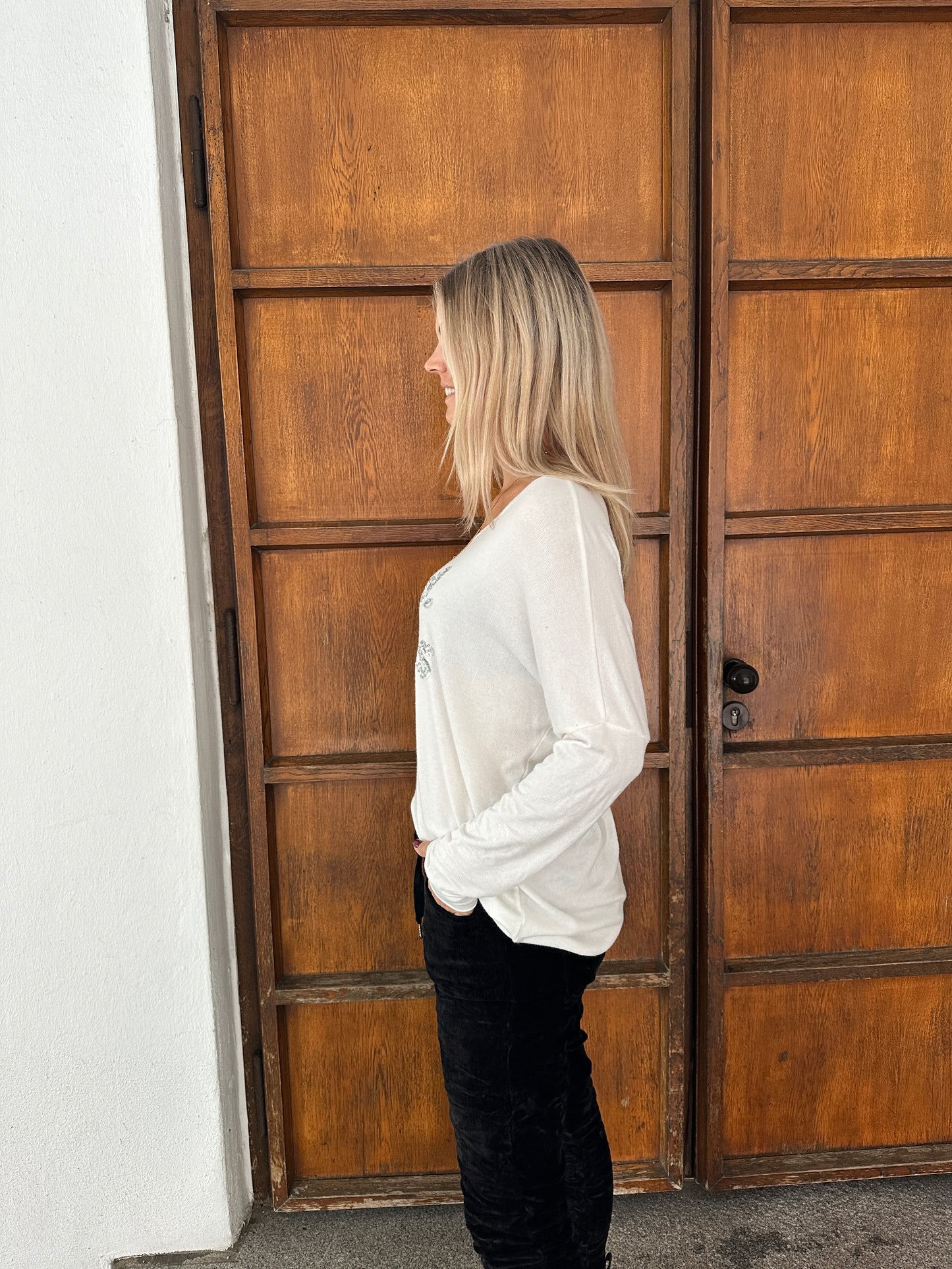 shirt in wollweiß mit glitzeraufschrift in silber good vibes