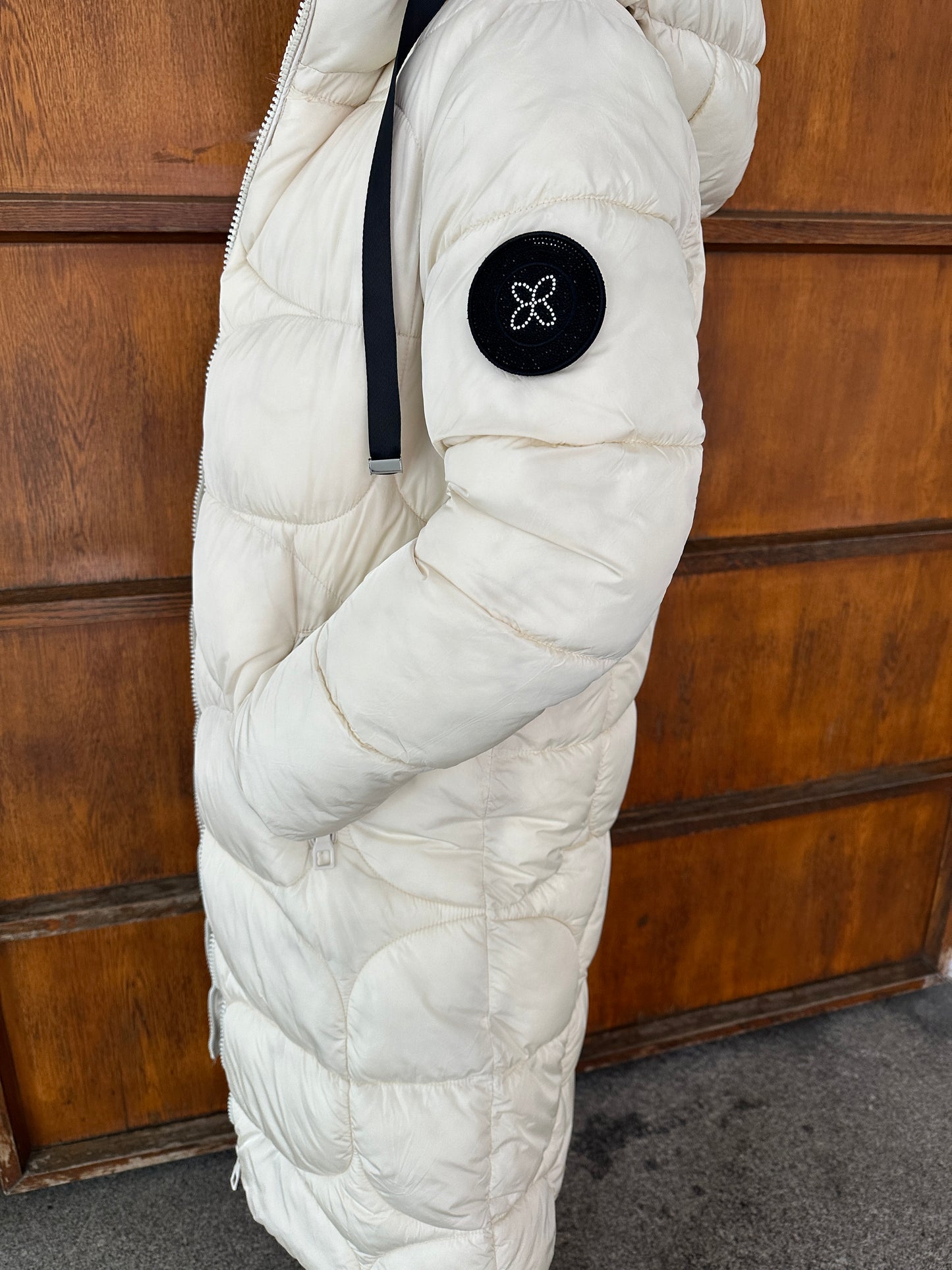 wintermantel in wollweiß