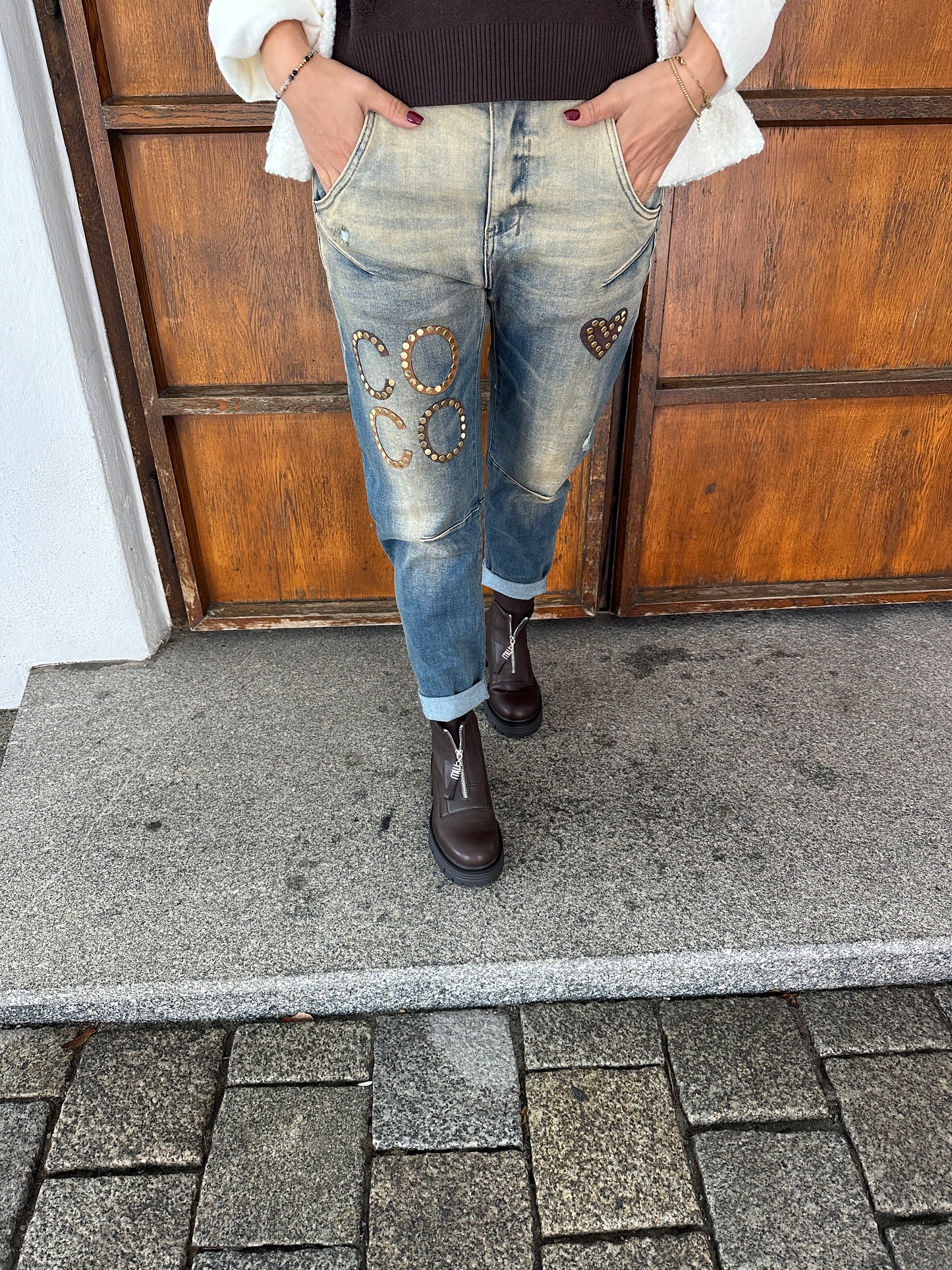 jeans mit aufdruck coco in braun