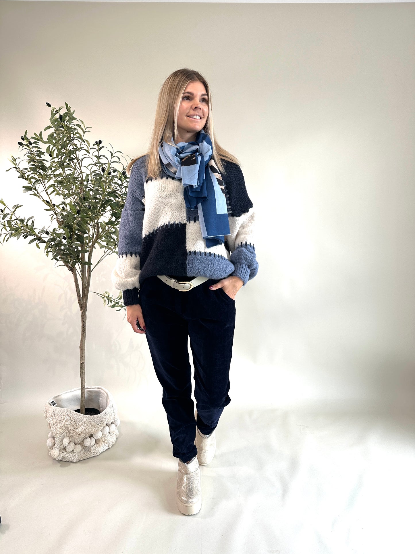 pullover in blautöne/wollweiß