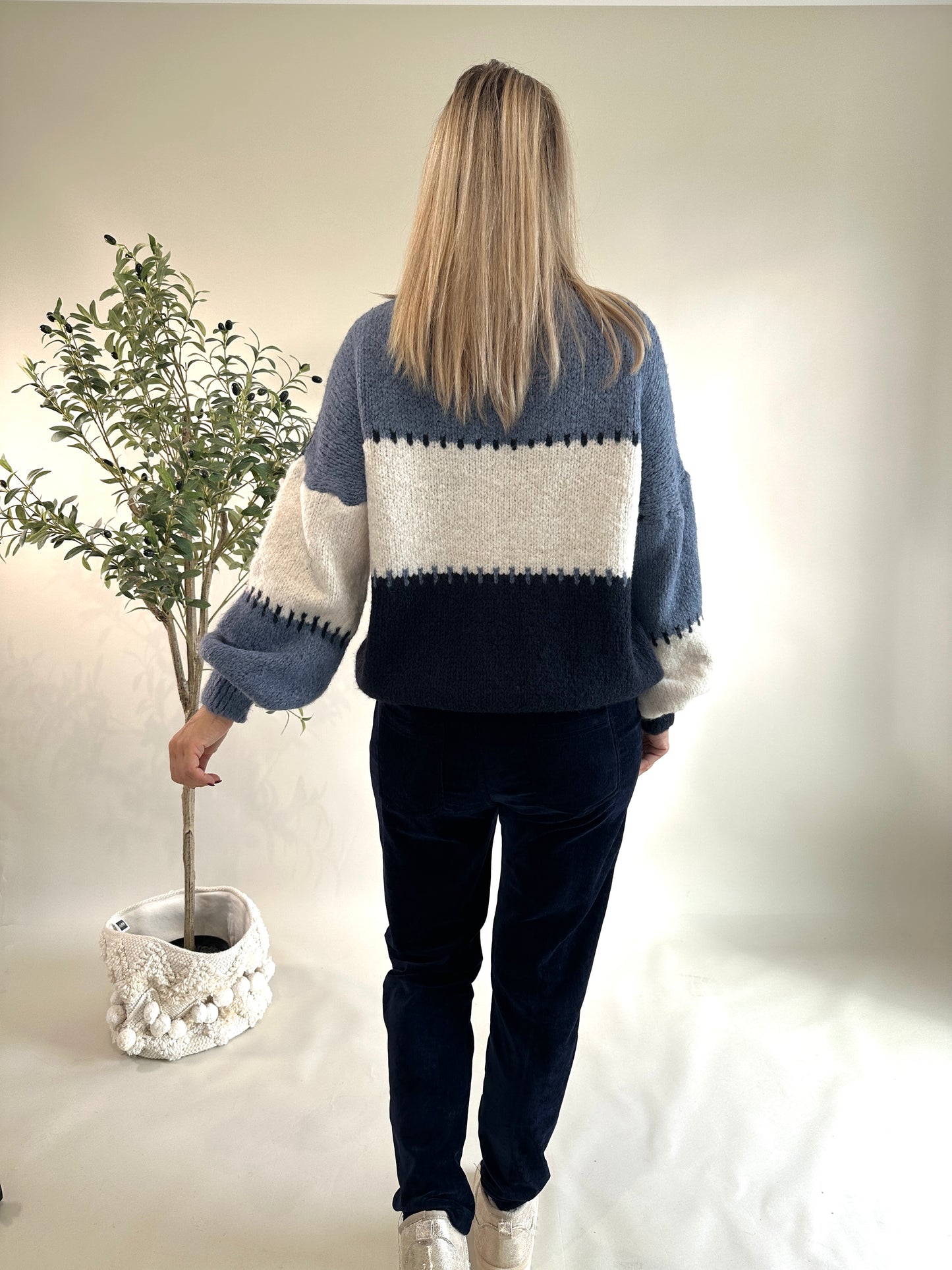 pullover in blautöne/wollweiß