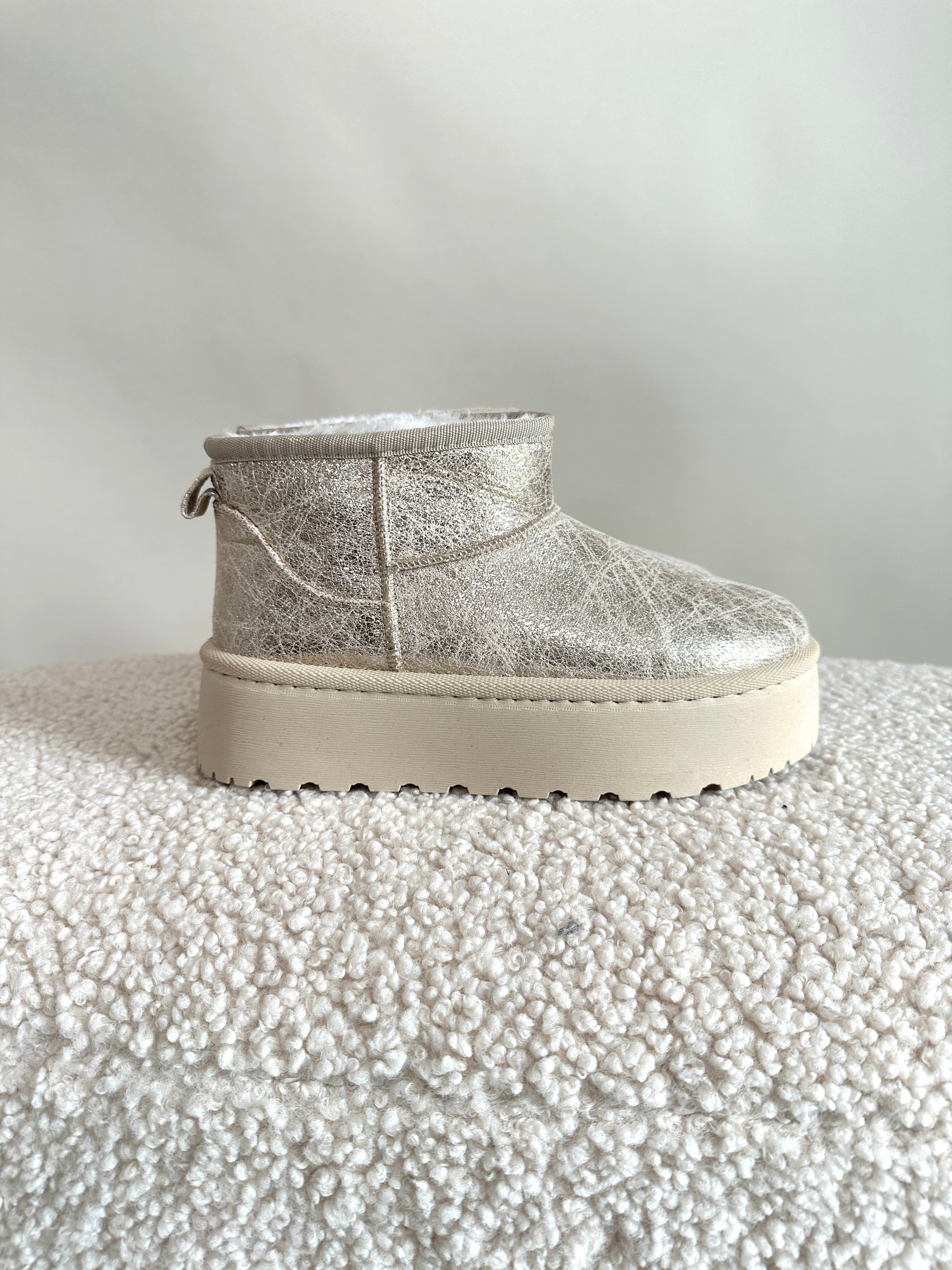 Boots in Wollweiß mit Gold-Glitzer