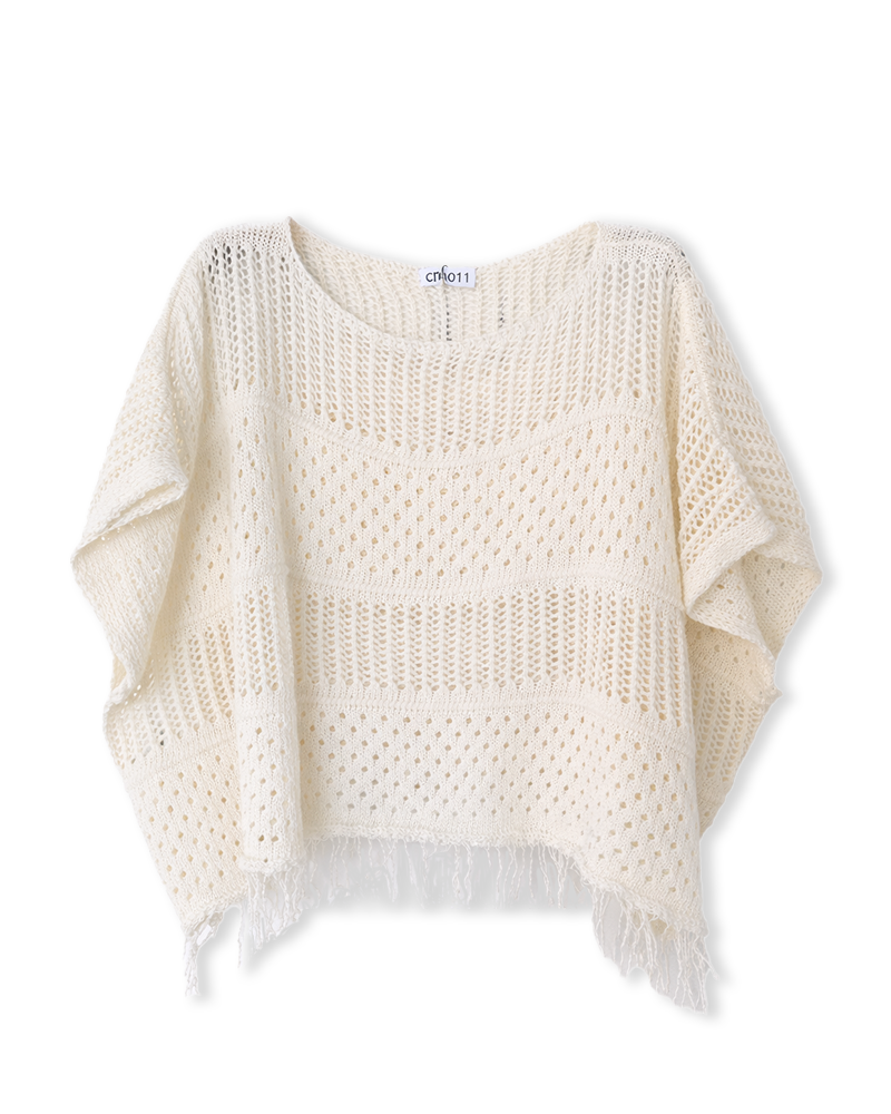 Pullover in Wollweiß  mit Lochmuster und Fransen