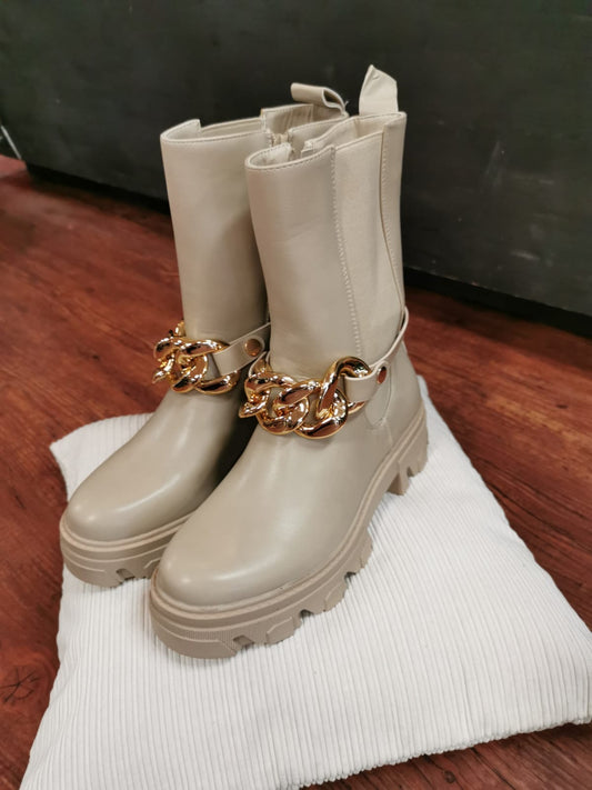 Boots mit Gold