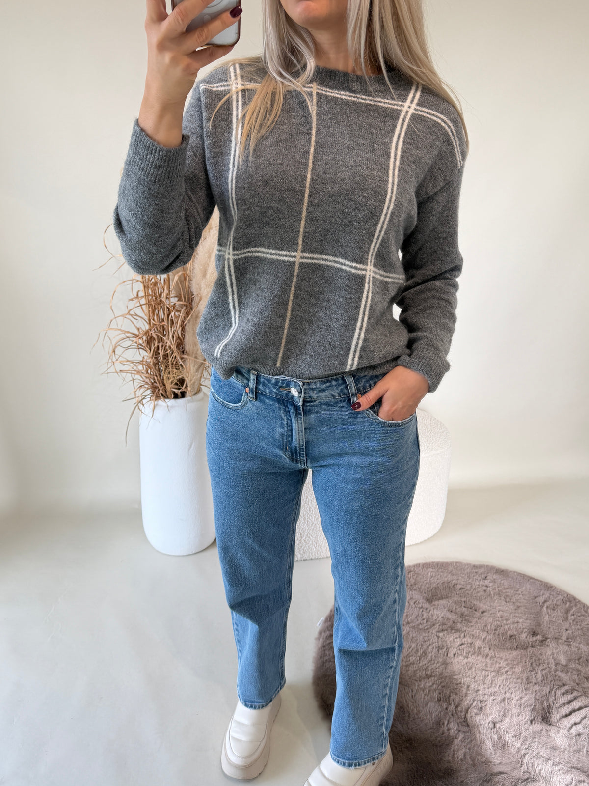 Pullover in Hellgrau mit Wollweißen Strichmuster