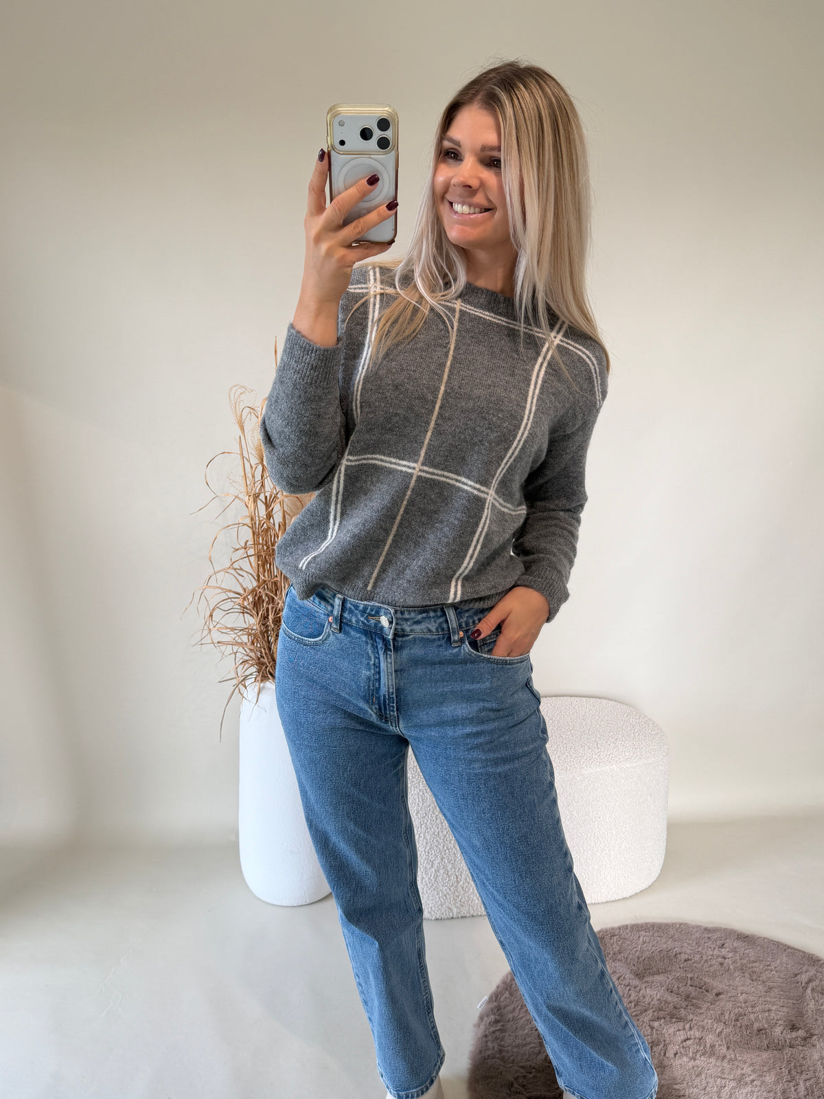 Pullover in Hellgrau mit Wollweißen Strichmuster