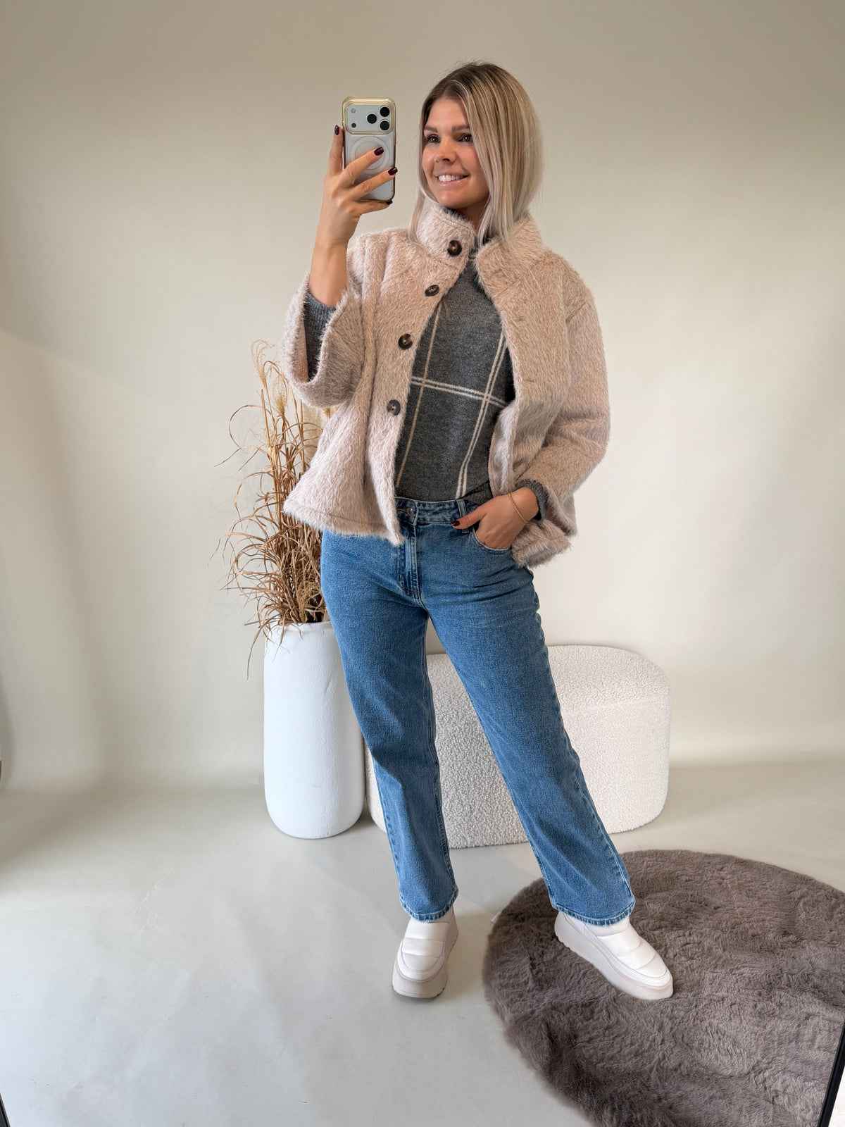 Pullover in Hellgrau mit Wollweißen Strichmuster
