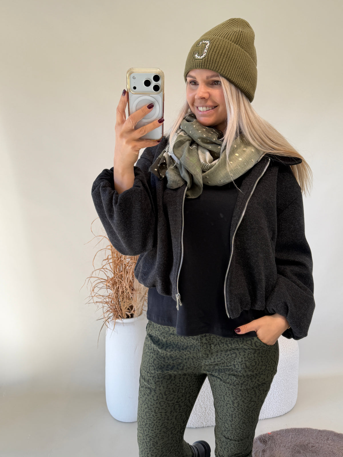 Jacke in Schwarz  und in Schokobraun ( Ballon ) mit Kragen