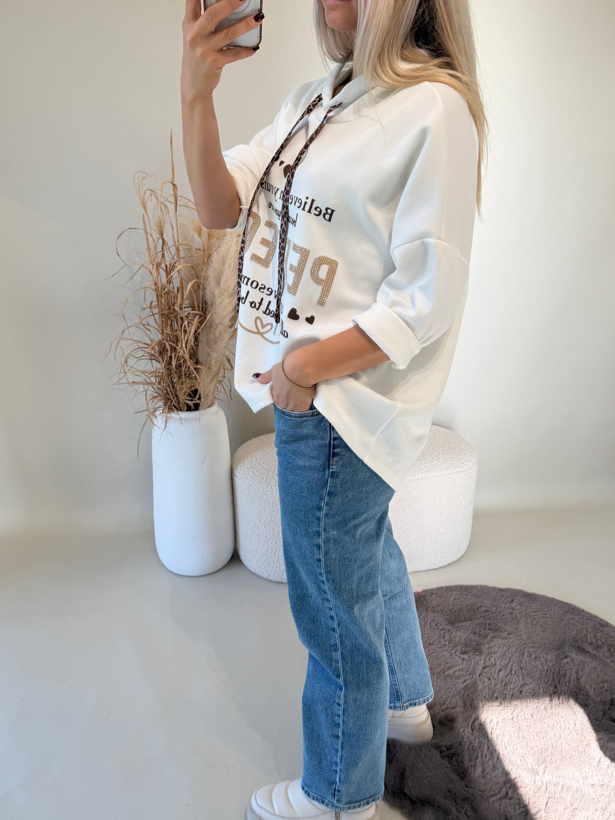 Sweatshirt in Wollweiß mit Aufschrift in Glitzer ( PERFECT ) und Leopard