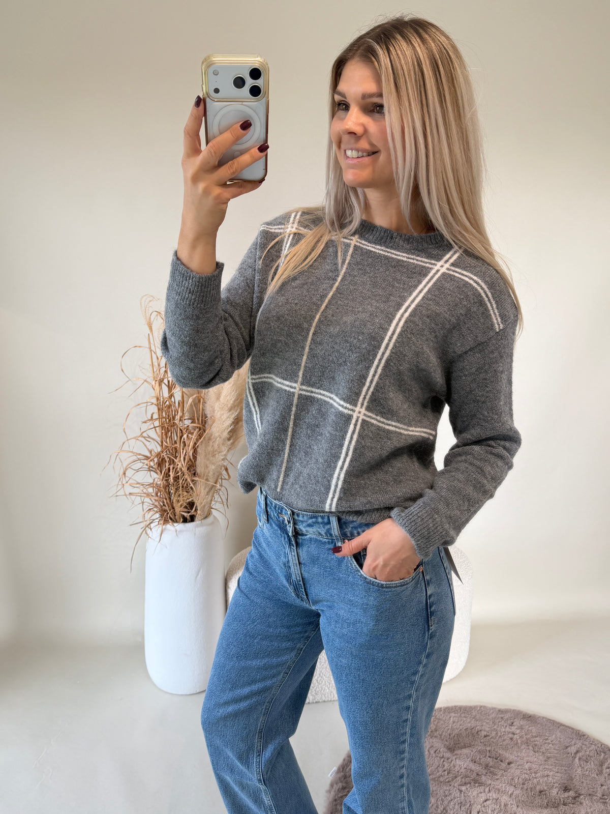 Pullover in Hellgrau mit Wollweißen Strichmuster