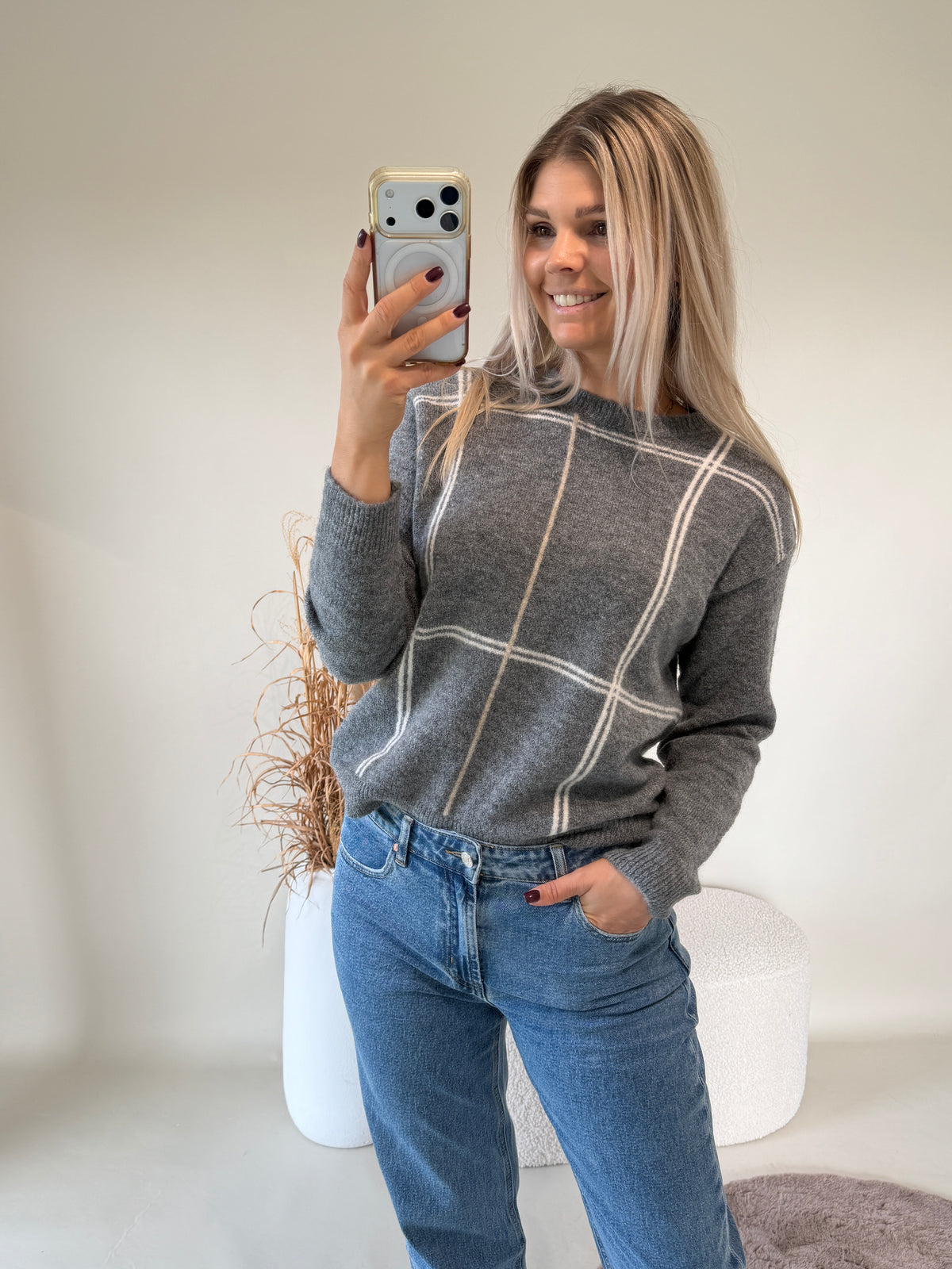 Pullover in Hellgrau mit Wollweißen Strichmuster