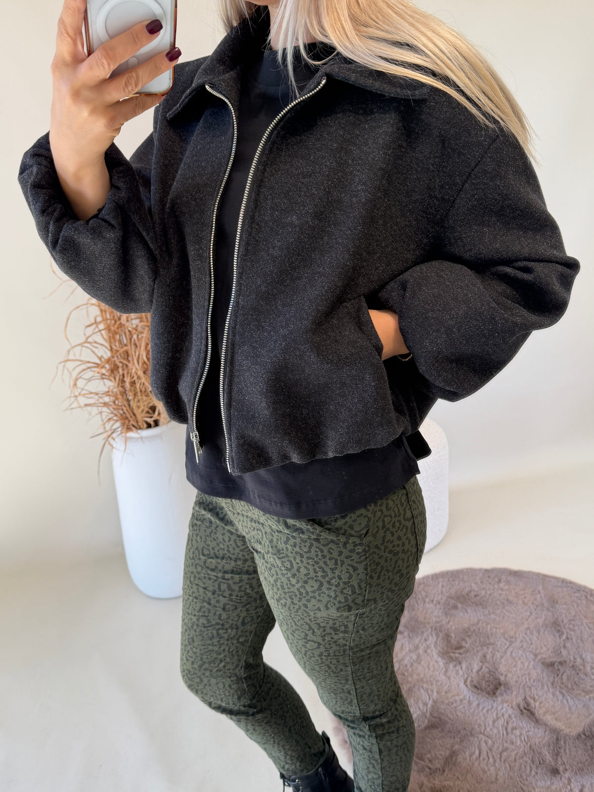 Jacke in Schwarz  und in Schokobraun ( Ballon ) mit Kragen