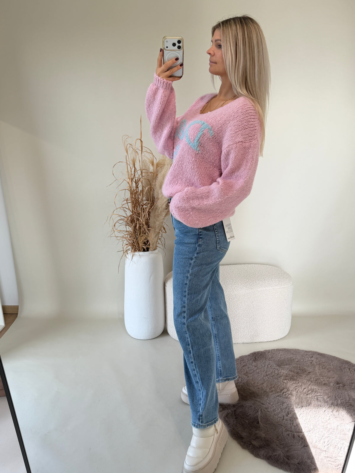 Pullover in Rosa mit V - Ausschnitt  und Aufschrift ( Dolce Vita ) in Hellblau
